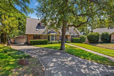 4219 Pleasant Oaks Court, Arlington TX 76016 - Photo 2