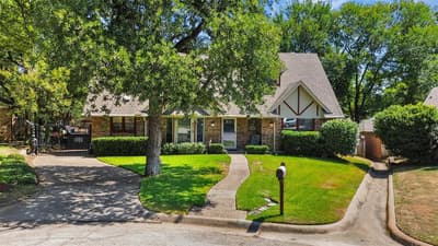 4219 Pleasant Oaks Court, Arlington TX 76016 - Photo 3