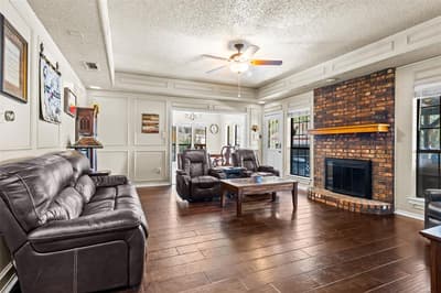 4219 Pleasant Oaks Court, Arlington TX 76016 - Photo 4