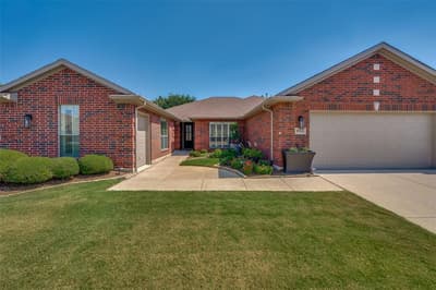 8901 Crestview Drive, Denton TX 76207 - Photo 2