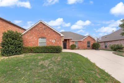 1517 White Willow Lane, Arlington TX 76002 - Photo 2
