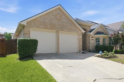 9125 Chardin Park Drive, Fort Worth TX 76244 - Photo 2