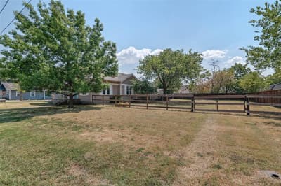 700 Elm Street, Sanger TX 76266 - Photo 3