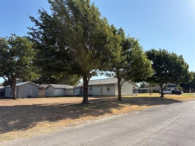 412 10th Street, Nocona TX 76255 - Photo 2