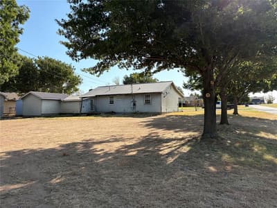 412 10th Street, Nocona TX 76255 - Photo 3