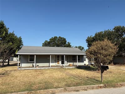 412 10th Street, Nocona TX 76255