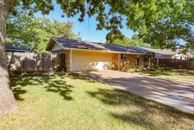 1207 Lynnwood Drive, Cleburne TX 76033 - Photo 2