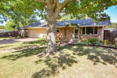 1207 Lynnwood Drive, Cleburne TX 76033 - Photo 3