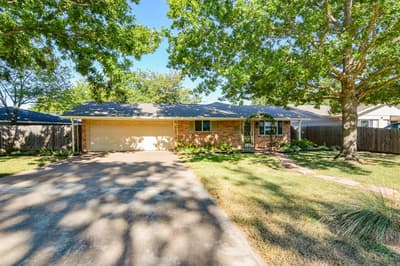 1207 Lynnwood Drive, Cleburne TX 76033