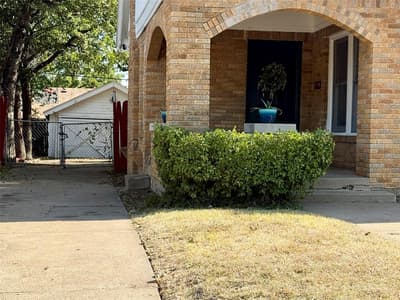 944 Marion Avenue, Fort Worth TX 76104 - Photo 2