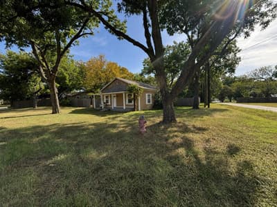 107 College Street, Joshua TX 76058