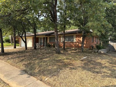 33 Somerset Terrace, Bedford TX 76022 - Photo 2