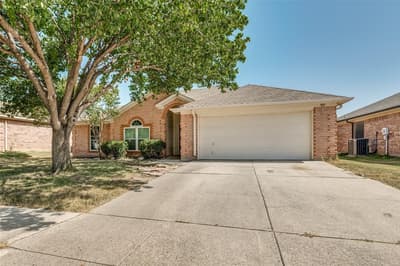 540 Cambridge Drive, Saginaw TX 76179 - Photo 2