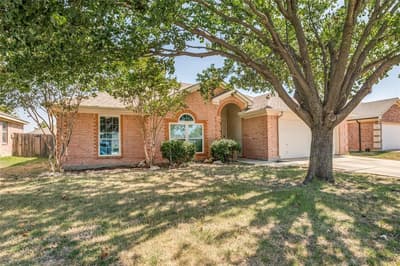 540 Cambridge Drive, Saginaw TX 76179 - Photo 3