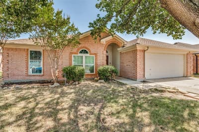 540 Cambridge Drive, Saginaw TX 76179 - Photo 4