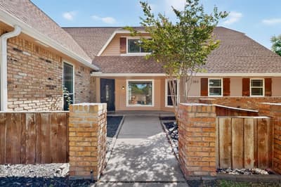 1380 Green Hills Court, Duncanville TX 75137 - Photo 3