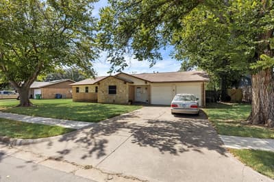 913 Redbud Street, Crowley TX 76036 - Photo 2