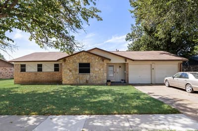 913 Redbud Street, Crowley TX 76036 - Photo 3