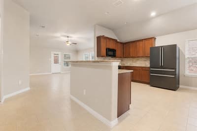 620 Swift Current Drive, Crowley TX 76036 - Photo 4