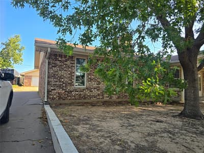 1514 Linda Street, Bowie TX 76230 - Photo 4