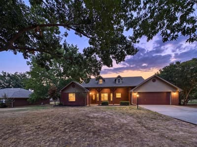 616 W Walcott Street, Pilot Point TX 76258 - Photo 2
