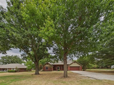 616 W Walcott Street, Pilot Point TX 76258 - Photo 3