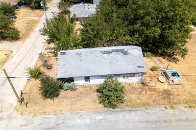 1101 Sanders Street, Bowie TX 76230 - Photo 2