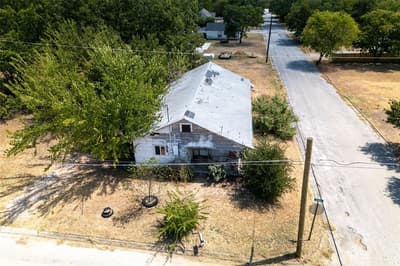1101 Sanders Street, Bowie TX 76230 - Photo 4