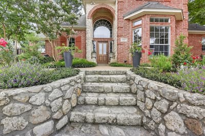 816 Lake View Court E, Crowley TX 76036 - Photo 2
