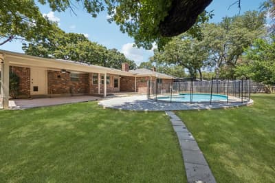 2701 Baldwin Drive, Arlington TX 76012 - Photo 2