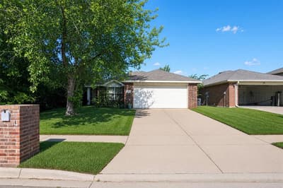 2752 Maegen Circle, Fort Worth TX 76112 - Photo 2
