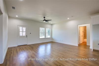 205 E Laura Avenue, Quinlan TX 75474 - Photo 3