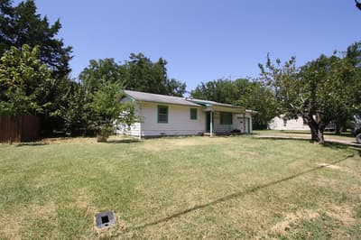 306 S Austin Street, Wolfe City TX 75496 - Photo 3