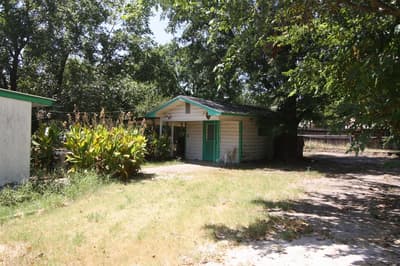 306 S Austin Street, Wolfe City TX 75496 - Photo 5