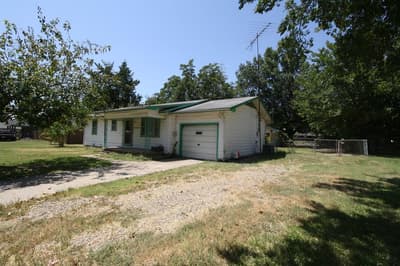 306 S Austin Street, Wolfe City TX 75496 - Photo 4