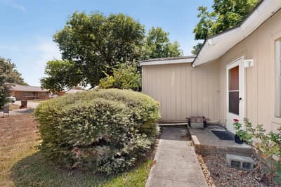 2225 Mayfair Street, Ennis TX 75119 - Photo 2
