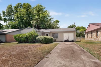 2225 Mayfair Street, Ennis TX 75119