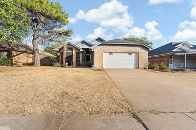 1060 Parkhill Avenue, Saginaw TX 76179