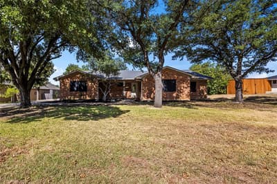 909 Robertson Road, Grand Prairie TX 75050 - Photo 2