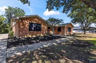909 Robertson Road, Grand Prairie TX 75050 - Photo 3