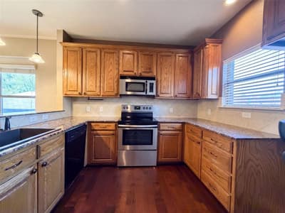 5107 Chesterfield Place, Arlington TX 76017 - Photo 2
