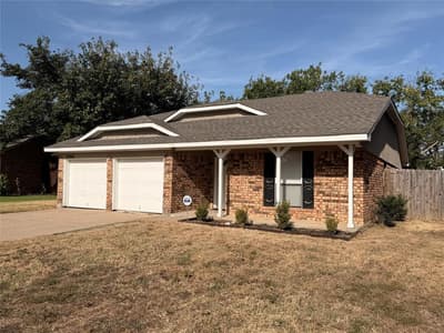 6206 Fernwood Drive, Arlington TX 76001 - Photo 2