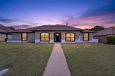 319 Hummingbird Lane, Duncanville TX 75137 - Photo 2