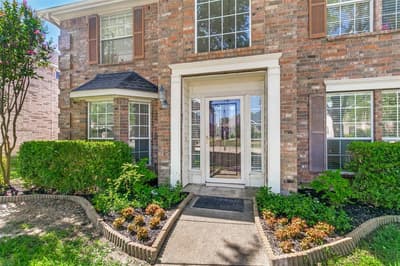 2424 Hunters Run Drive, Plano TX 75025 - Photo 2