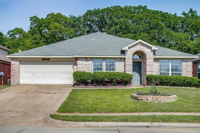 1013 Hidden Lake Drive, Burleson TX 76028