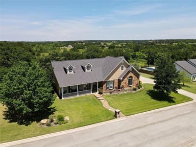 1602 Jefferson Street, Bowie TX 76230 - Photo 2