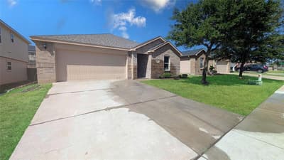 5112 Glen Eden Drive, Fort Worth TX 76119 - Photo 2