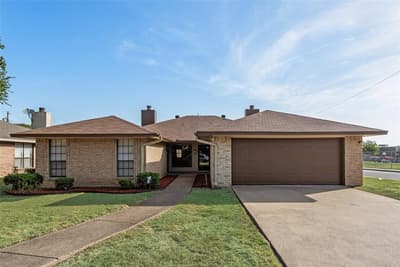 217 Silver Creek Drive, Duncanville TX 75137 - Photo 2