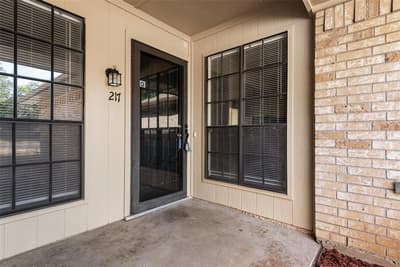 217 Silver Creek Drive, Duncanville TX 75137 - Photo 3