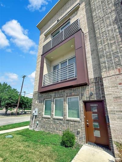 324 Feliks Gwozdz Place, Fort Worth TX 76104 - Photo 2